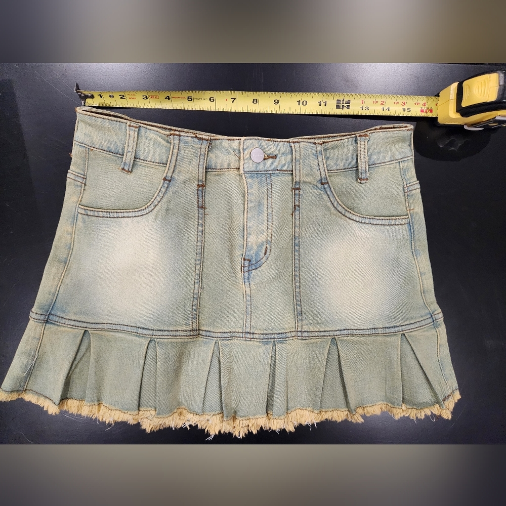 Superdown Medium Cindy Pleated Denim Mini-Skirt in Green Wash